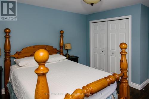 Main Floor Bedroom - 1042 Ski Ridge Trail, Dysart Et Al (Guilford), ON - Indoor Photo Showing Bedroom