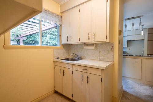 Salle de lavage - 15 Rue Lynch, Lac-Brome, QC - Indoor Photo Showing Kitchen