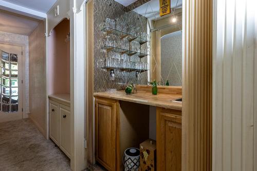 Bar - 15 Rue Lynch, Lac-Brome, QC - Indoor