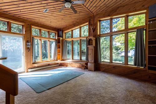 Salle familiale - 15 Rue Lynch, Lac-Brome, QC - Indoor Photo Showing Other Room