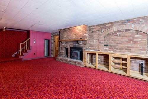 Salle familiale - 15 Rue Lynch, Lac-Brome, QC - Indoor With Fireplace