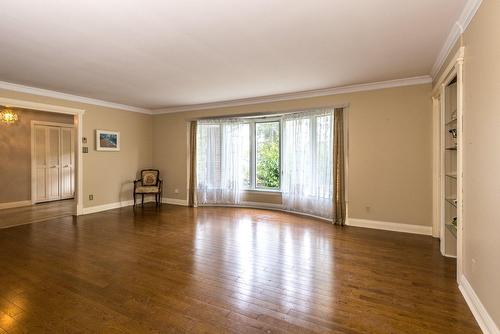 Salon - 15 Rue Lynch, Lac-Brome, QC - Indoor