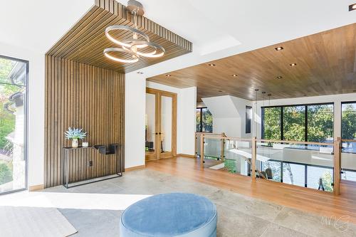 Hall d'entrée/Vestibule - 140 Ch. Hunter, Saint-Hippolyte, QC - Indoor Photo Showing Other Room