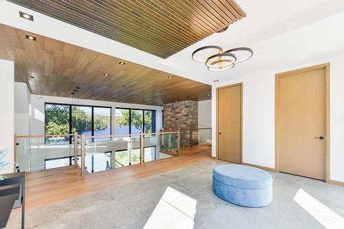 Hall d'entrée/Vestibule - 140 Ch. Hunter, Saint-Hippolyte, QC - Indoor Photo Showing Other Room