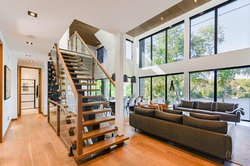 Salon - 140 Ch. Hunter, Saint-Hippolyte, QC - Indoor