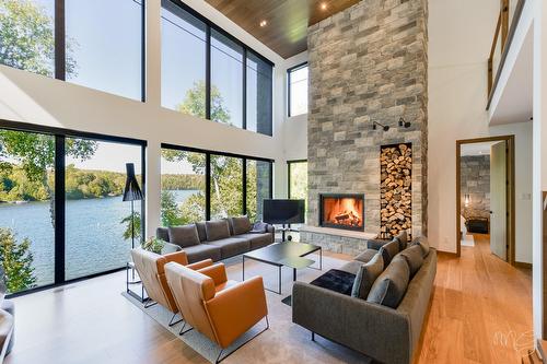 Salon - 140 Ch. Hunter, Saint-Hippolyte, QC - Indoor Photo Showing Living Room With Fireplace