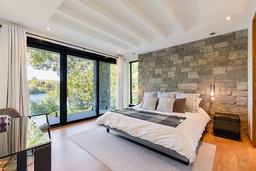 Chambre à coucher principale - 140 Ch. Hunter, Saint-Hippolyte, QC - Indoor Photo Showing Bedroom