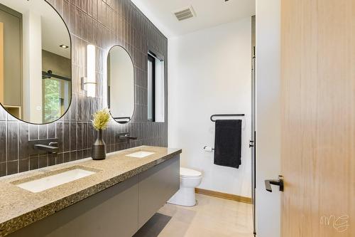 Salle de bains attenante à la CCP - 140 Ch. Hunter, Saint-Hippolyte, QC - Indoor Photo Showing Bathroom