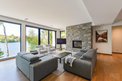 Salle familiale - 140 Ch. Hunter, Saint-Hippolyte, QC - Indoor Photo Showing Living Room With Fireplace