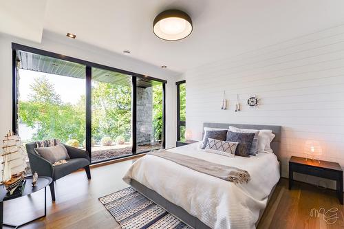 Chambre à coucher - 140 Ch. Hunter, Saint-Hippolyte, QC - Indoor Photo Showing Bedroom