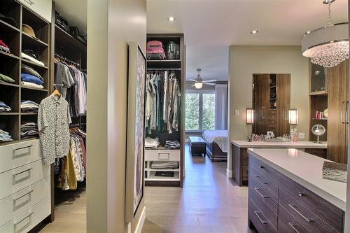 Walk-in closet - 101 Rue Des Cormorans, Val-D'Or, QC - Indoor