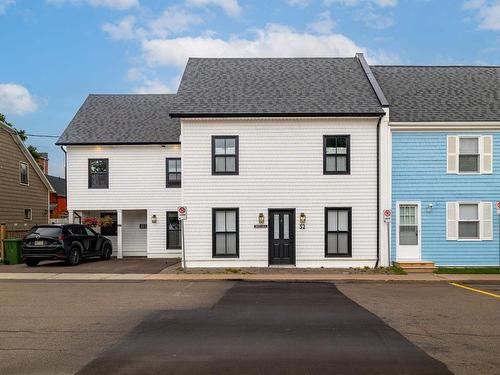 102 52 Sydney Street  Charlottetown, PE C1A 1G2