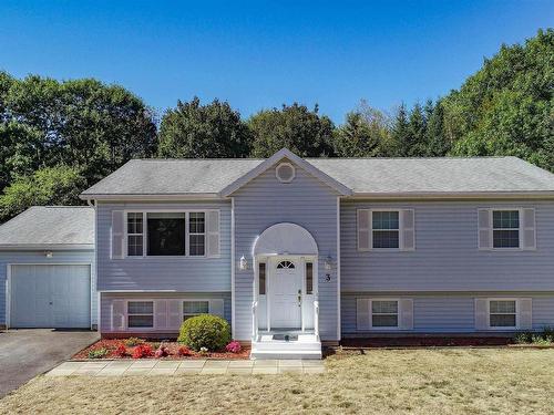 3 Acadia Dr  Kentville, NS B4N 5E1