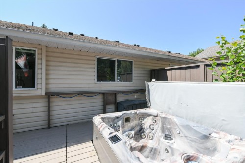 B-1250 Stewart Ave, Courtenay, BC - Outdoor