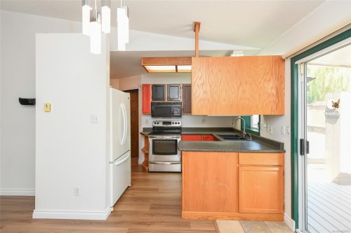 B-1250 Stewart Ave, Courtenay, BC - Indoor Photo Showing Kitchen With Double Sink