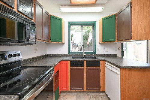 B-1250 Stewart Ave, Courtenay, BC - Indoor Photo Showing Kitchen With Double Sink