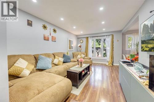 812 Lanark Crescent, Sarnia, ON - Indoor Photo Showing Living Room