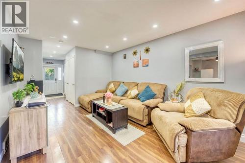 812 Lanark Crescent, Sarnia, ON - Indoor Photo Showing Living Room