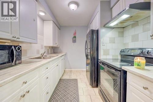812 Lanark Crescent, Sarnia, ON - Indoor Photo Showing Kitchen With Double Sink