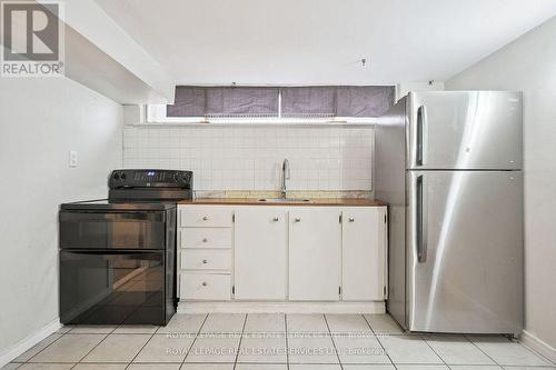 256 Zelda Crescent, Richmond Hill, ON - Indoor Photo Showing Kitchen