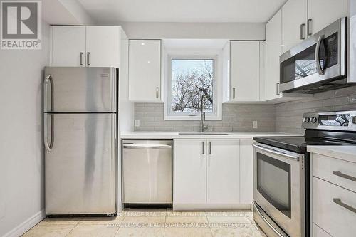 256 Zelda Crescent, Richmond Hill, ON - Indoor Photo Showing Kitchen With Stainless Steel Kitchen