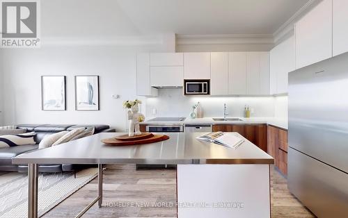 Ph15 - 25 Water Walk Drive, Markham, ON - Indoor Photo Showing Kitchen With Stainless Steel Kitchen With Double Sink With Upgraded Kitchen