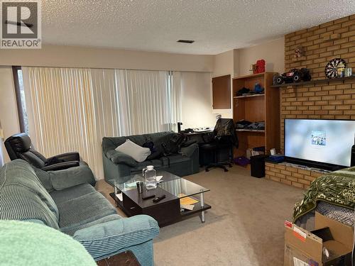 2833 Range Road, Prince George, BC - Indoor Photo Showing Living Room