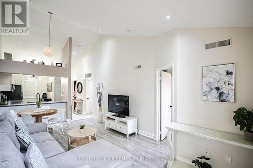 164 - 85 Bristol Road E, Mississauga, ON - Indoor Photo Showing Living Room