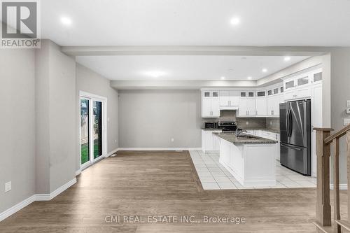 32 Alayche Trail, Welland, ON - Indoor Photo Showing Kitchen