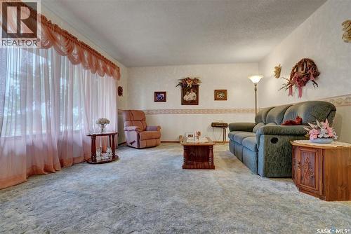 524 6Th Avenue E, Assiniboia, SK - Indoor