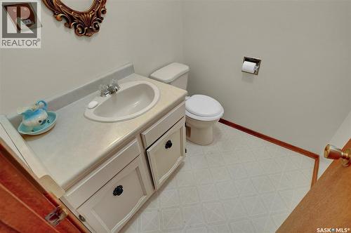 524 6Th Avenue E, Assiniboia, SK - Indoor Photo Showing Bathroom