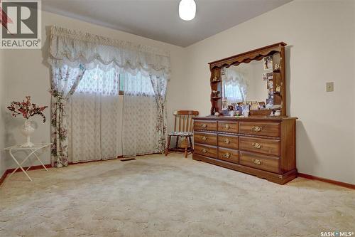 524 6Th Avenue E, Assiniboia, SK - Indoor