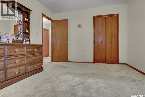 524 6Th Avenue E, Assiniboia, SK - Indoor