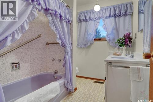 524 6Th Avenue E, Assiniboia, SK - Indoor