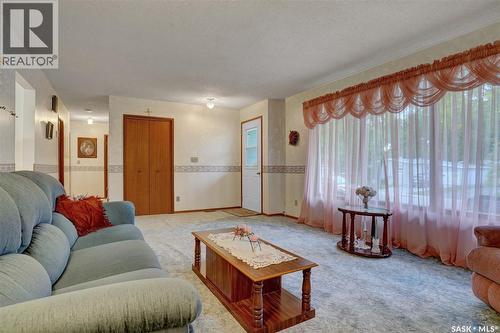 524 6Th Avenue E, Assiniboia, SK - Indoor Photo Showing Living Room