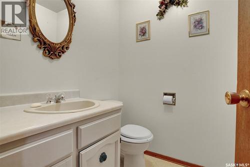 524 6Th Avenue E, Assiniboia, SK - Indoor Photo Showing Bathroom