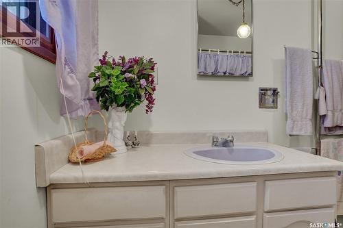 524 6Th Avenue E, Assiniboia, SK - Indoor Photo Showing Bathroom