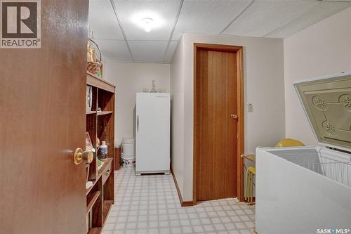 524 6Th Avenue E, Assiniboia, SK - Indoor Photo Showing Laundry Room