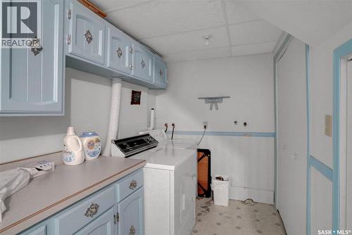 524 6Th Avenue E, Assiniboia, SK - Indoor Photo Showing Laundry Room