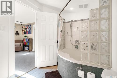 2256 Pasqua Street, Regina, SK - Indoor Photo Showing Bathroom