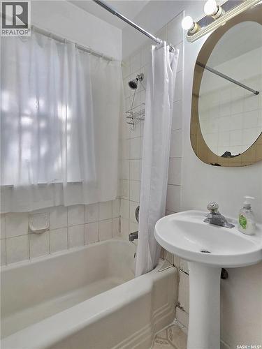 1328 Main Street, Saskatoon, SK - Indoor Photo Showing Bathroom