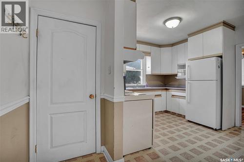 1328 Main Street, Saskatoon, SK - Indoor Photo Showing Kitchen