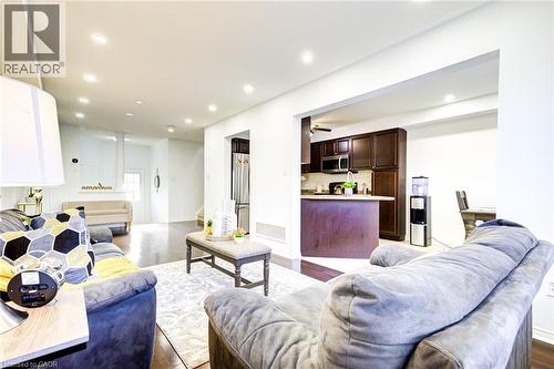1633 Frolis Street, Oshawa, ON - Indoor Photo Showing Living Room