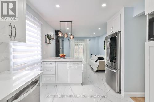 4277 Torino Crescent, Mississauga, ON - Indoor Photo Showing Kitchen