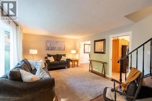 2577 Kaymar Crescent, Sarnia, ON - Indoor Photo Showing Living Room