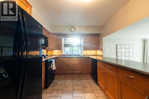 2577 Kaymar Crescent, Sarnia, ON - Indoor Photo Showing Kitchen