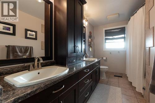 2577 Kaymar Crescent, Sarnia, ON - Indoor Photo Showing Bathroom