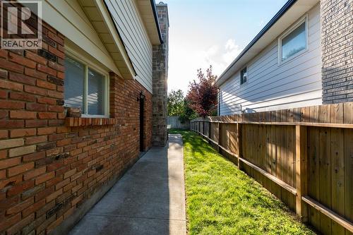2577 Kaymar Crescent, Sarnia, ON - Outdoor With Exterior