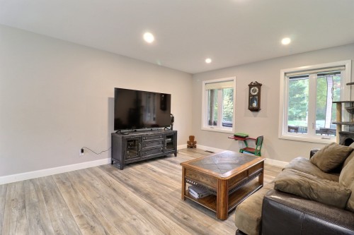 Salon - 672 Ch. Du Poisson-Blanc, Denholm, QC - Indoor Photo Showing Living Room