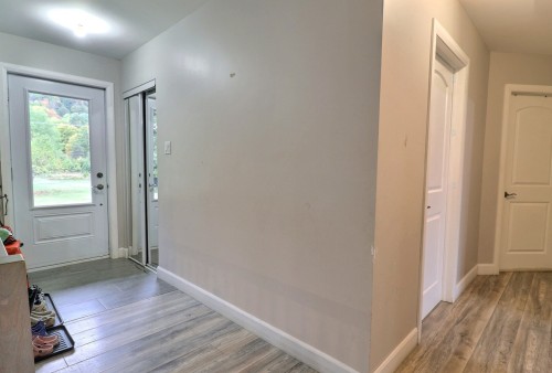 Hall d'entrée/Vestibule - 672 Ch. Du Poisson-Blanc, Denholm, QC - Indoor Photo Showing Other Room